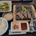 めんどくサガリ屋 - 牛タンハラミ定食1,490円