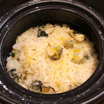 Katsugyo Marutsu - 牡蠣の炊き込みご飯