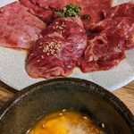 焼肉家げんちゃん - タレ肉にトロロ