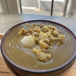 喫茶 ベレー - なみなみと
      和栗の湖。
      浮かぶのは和栗の粉と
      白いだんご。