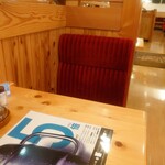 コメダ珈琲店 - 昼の忙しい時間帯にかぶりそうなので一人モンは小さな席で