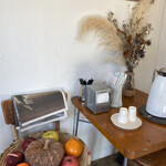 喫茶 ベレー - お冷やコーナー横の秋の盛り籠。