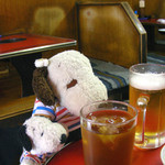 ボキはとりあえず、ビールで〜！ちびつぬはとりあえず、ウーロン茶で〜！