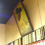 お店は天井が高いレトロなスタイル。お品書きも年季が入ってるね。