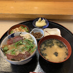 竹寿し - R2.11  ランチタイムの紅白丼