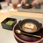 Marunouchi Icchoume Shichijuunikou - 名物の焼き胡麻豆腐 温野菜添え