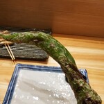 焼き鳥 ばかちん - 甘長ししとう！これも25cmくらいあるかなあ！逆によ！逆に！辛短ししとうてあるのか？？肉味噌との相性良き200円で食べ応えあります