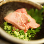 大衆炭火焼肉ジンギスカン ホルモン酒場 風土. - たん刺し