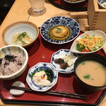 豆富料理と豆乳薬膳火鍋 八かく庵 - 