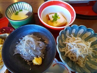 Masakichi - 生シラスと釜揚げシラス、茶碗蒸しと温豆腐