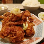 香港小厨 - 鶏の唐揚げ定食　880円