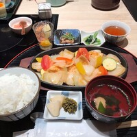 水たき料亭 博多華味鳥 ヒルトンプラザウエスト店 - 