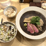 饗 くろ喜 - 「鴨と松茸の塩そば」1800円＋「鴨増し（3枚）」300円、「松茸ご飯」300円