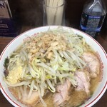 ラーメン二郎 - 後輩の小豚。
コールはニンニク、アブラ、カラメ