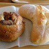 シェ・ミオ - 料理写真:いちじくのクリームパン・ラムレーズンパン