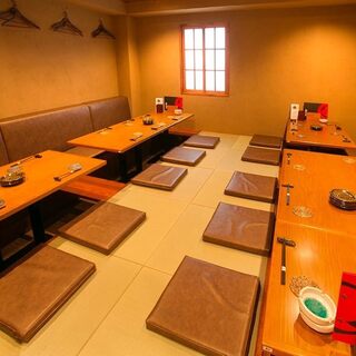 [16 to 24 people] A large room with a sunken kotatsu.
