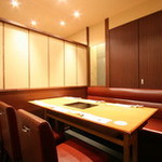 Shabu Zen Kagurazaka Ten - 仕切られた4～6名のテーブル席