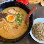 味千拉麺 - 味噌ラーメン816円+Cセット（1/2チャーハン）285円