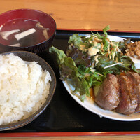 ブルーキッチン 堺筋本町店 - サーロインステーキ定食。