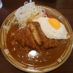カレーハウス アパッチ - カツカレー 750円、トッピング目玉焼き 100円(税込)