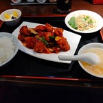 上海華龍 - 【2020.11.18(水)】本日のランチ①(四川風の鶏肉炒め定食)800円
