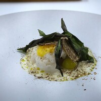 MAISON LAFITE - ＊鱧は肉厚ですし、骨切りが丁寧なので口に入れるととろけ旨味が広がります。 サバイヨンソースも美味しいこと。