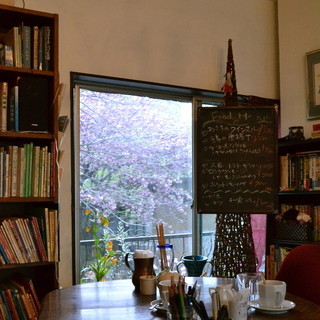 絵本カフェアンドバー 三叉路_2