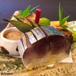 御料理 寺沢 - 鯖棒寿司､白ﾎﾞﾀﾝ海老の海鼠腸和え