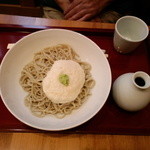 ひろしま 蕎麦人 - 冷やし山かけそば，１１００円。