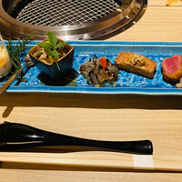 和牛 まつした 吟匠邸 - 〔前菜〕○大和芋とろろ酢○むかご・蓮根・かきのき茸の粕和え○海月・木耳の酢の物○粟麩 酢橘味噌○松坂牛フィレの牛かつ