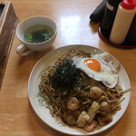 ばそき屋 - 海鮮焼きそば小に目玉焼きトッピング　ソース味