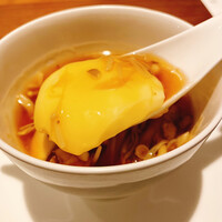 カントニーズ 燕 - 自家製卵豆腐入りきのこ・貝柱スープ。豆腐アツアツ。