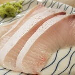 出羽鮨 - ブリ腹身。