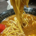 CoCo壱番屋 - うまこくカレーらーめん８辛 麺アップ(2020年11月18日)