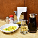 一芳亭 - 店内│1Fカウンター卓上