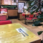 中華料理 しまむら - シルバーと観葉植物