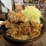 伝説のすた丼屋 - すたみな唐揚げ・牛焼肉の合盛り丼です。（2020年11月）