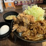 伝説のすた丼屋 - すたみな唐揚げ・牛焼肉の合盛り丼です。（2020年11月）