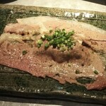 バル肉寿司 - 名物！さしとろ