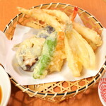海鮮屋 直会処 まんどりあし - 天ぷら盛り合わせ