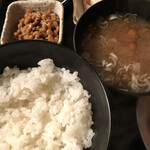 ヒロミ - ご飯、納豆、なめこの味噌汁！