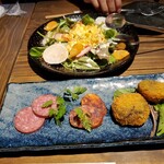 海鮮 イタリアンバル ルチアーノ - 前菜とサラダです〰️❤️