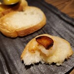 海鮮 イタリアンバル ルチアーノ - 海老と焦がしニンニクでいただきまぁーす‼️