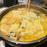 山芋の多い料理店 - 鶏つくねの味噌チーズ鍋