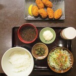 えび天丼 まる大 - 牡蠣フライ定食 800円（税込）。