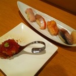 おしどり - にぎり五貫（柳の舞・桜鯛・海老おぼろ重ね手まり・〆寝つき鯖・イクラ）