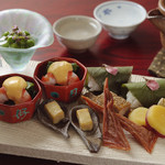 Tengenji Ono - お食事は基本的に店主のお任せコース。季節の旬の味を目と舌でお楽しみ下さい。