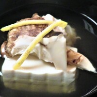 味吉兆 ぶんぶ庵 - 椀　山口産松茸　香住紅ズワイ真薯　豆腐