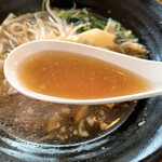 長安 刀削麺 - 角煮刀削麺のスープ