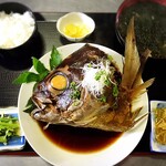 地魚の兜煮付け定食